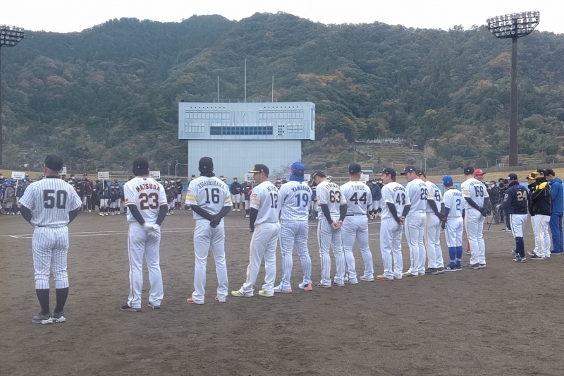 亜細亜大学出身プロ野球選手による少年野球教室が大分県津久見市で開催されました。